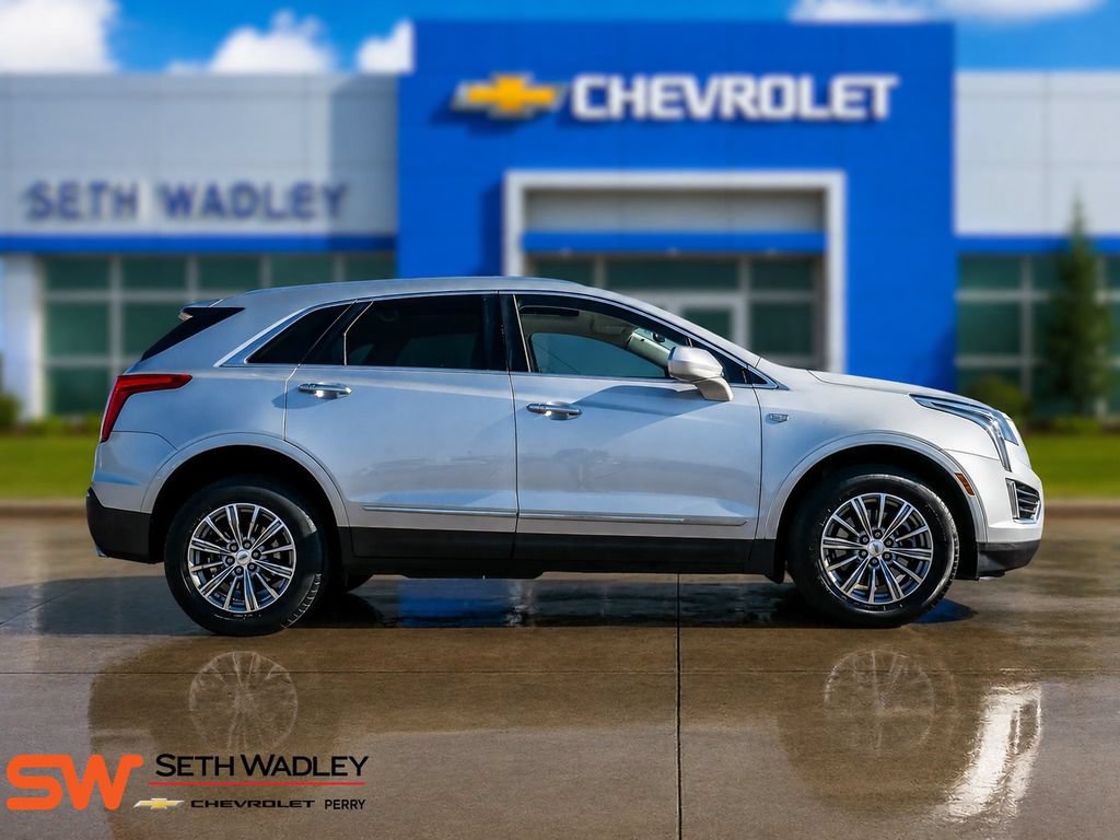 Used 2017 Cadillac XT5 Luxury w/ Driver Awareness Package FWD image 8