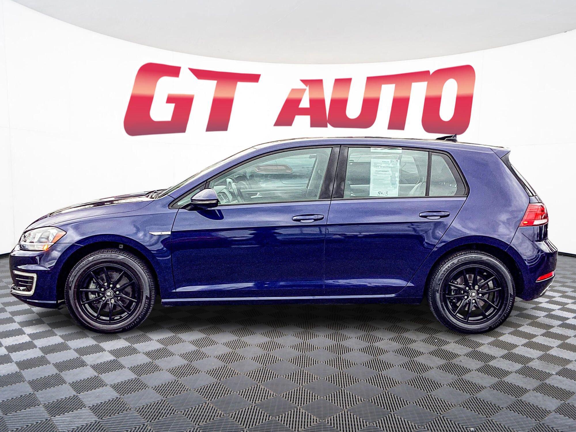 Used 2019 Volkswagen e-Golf SE w/ Driver Assistance Package image 4