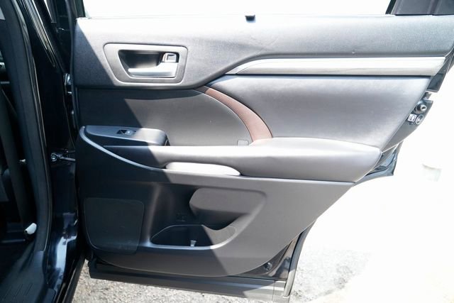 Used 2017 Toyota Highlander Limited image 36