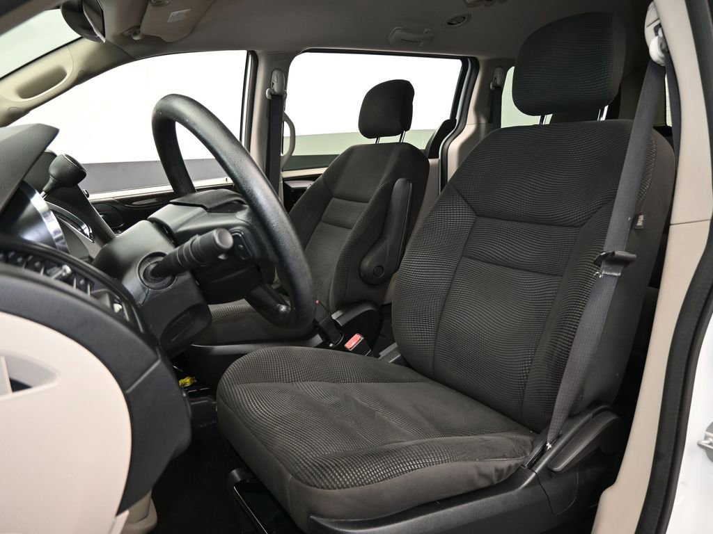 Used 2020 Dodge Grand Caravan SE image 10