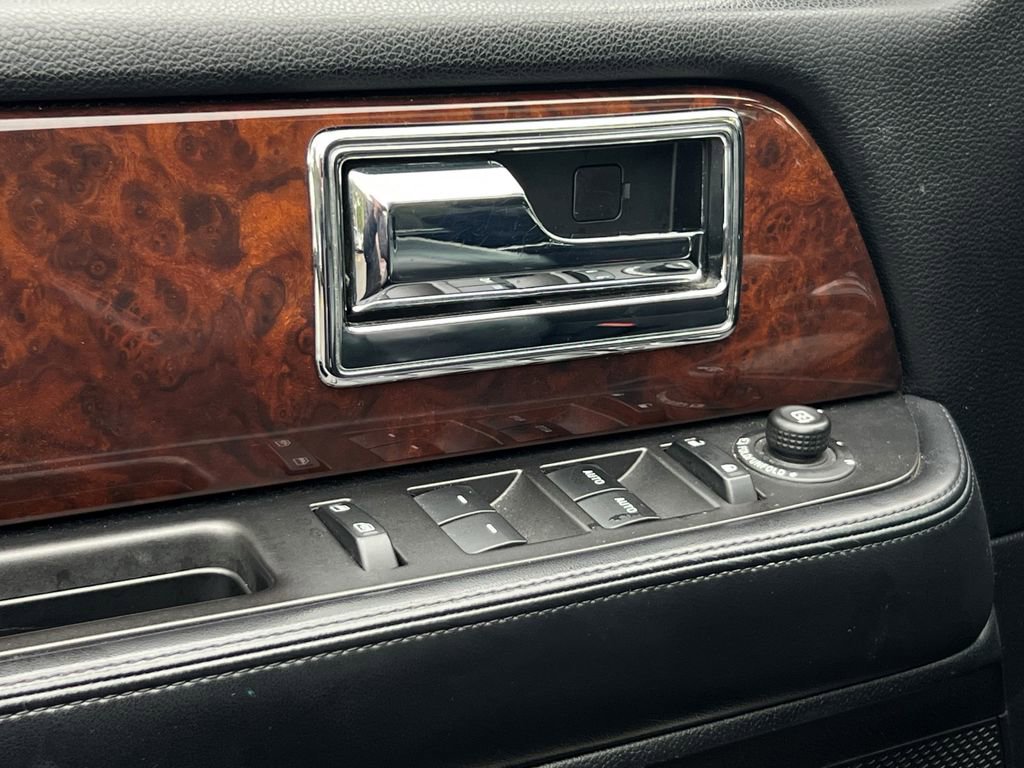 Used 2016 Lincoln Navigator Select image 20