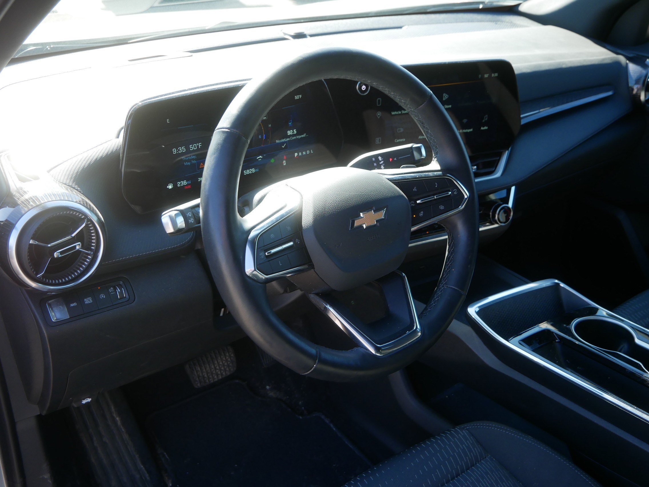 Used 2025 Chevrolet Equinox LT w/ Safety and Technology Package AWD/4WD image 17