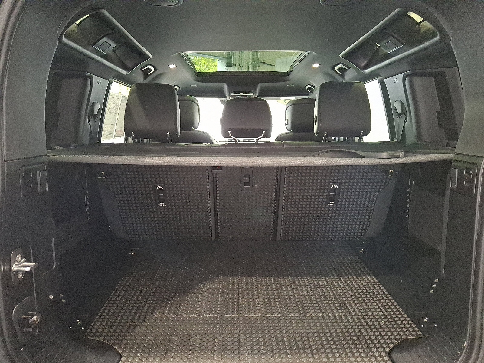 Certified 2023 Land Rover Defender 110 X-Dynamic SE image 27