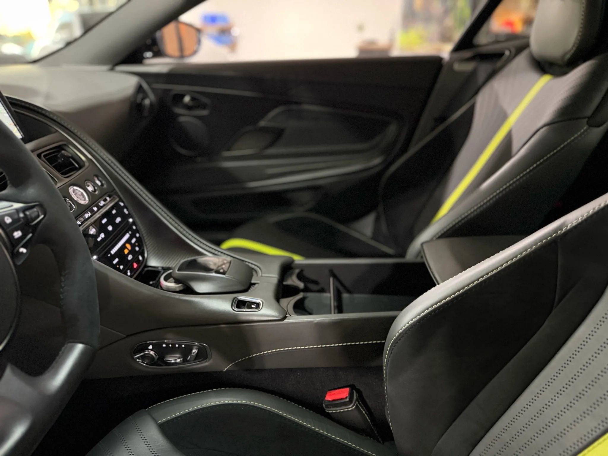 Used 2019 Aston Martin DB11 AMR image 27