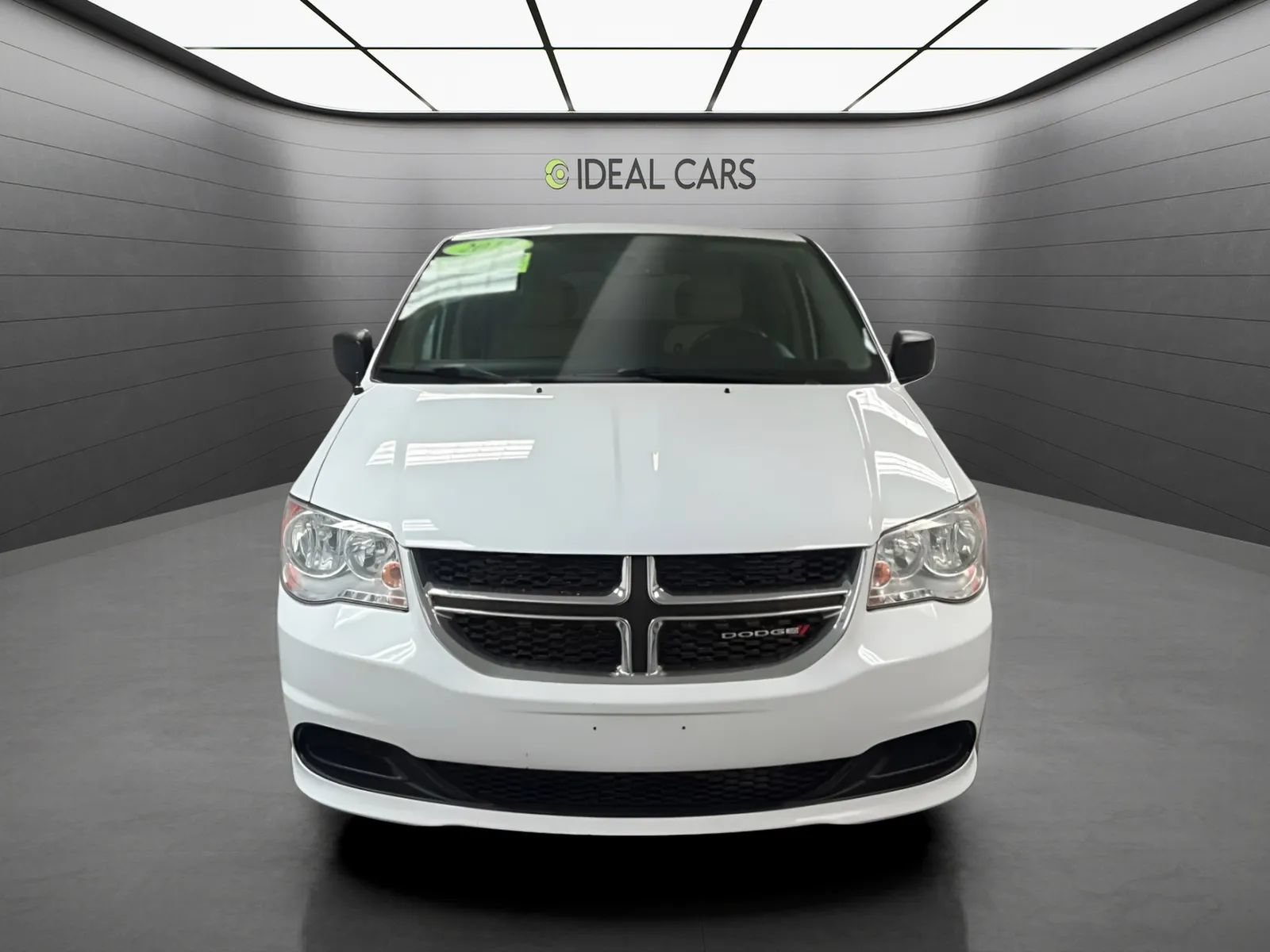 Used 2015 Dodge Grand Caravan American Value Package w/ UConnect Hands-Free Group FWD image 2