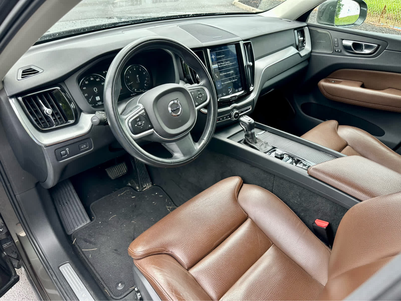 Used 2019 Volvo XC60 T6 Momentum w/ Multimedia Package AWD/4WD image 9