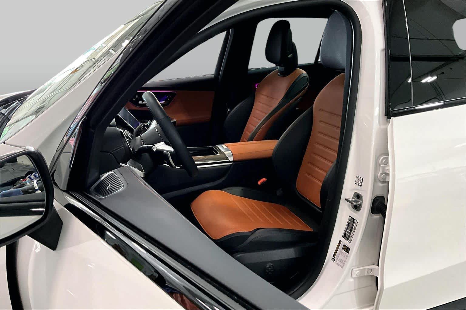 Used 2024 Mercedes-Benz GLC 300 4MATIC image 9