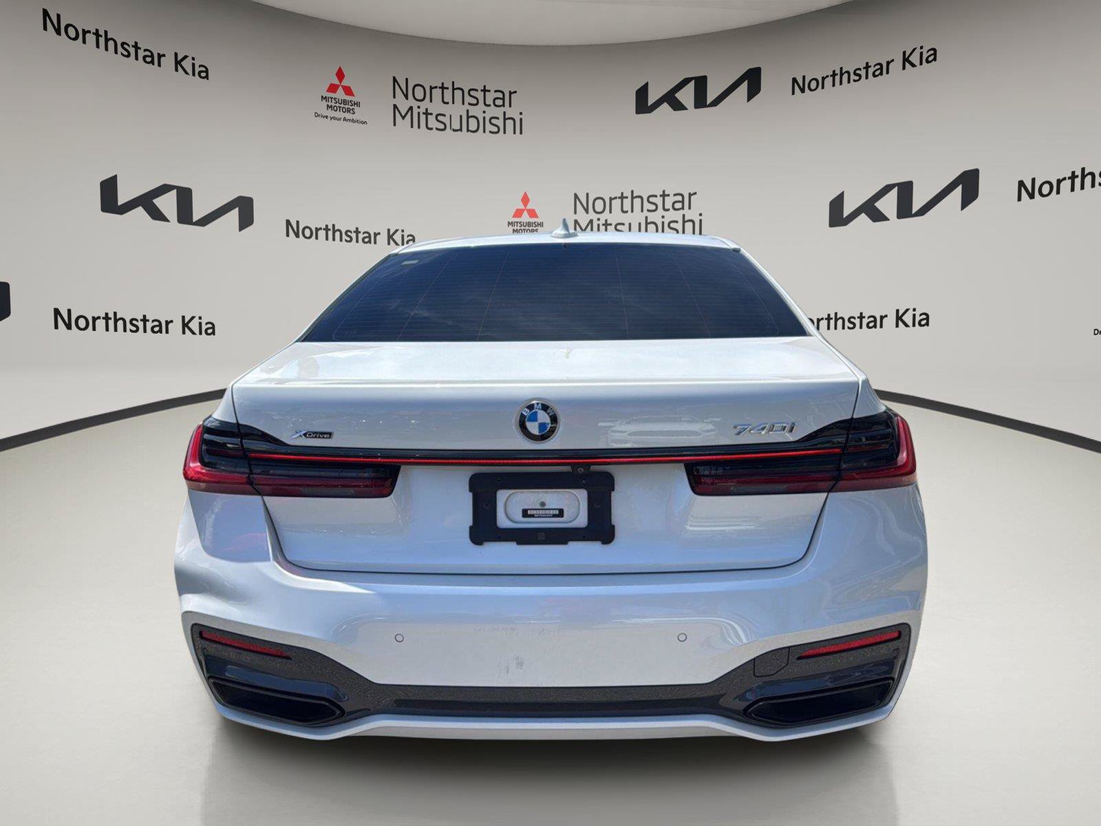 Used 2022 BMW 740i xDrive w/ M Sport Package AWD/4WD image 6