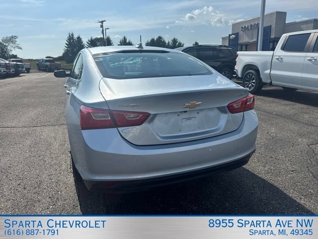 Used 2017 Chevrolet Malibu LT FWD image 4
