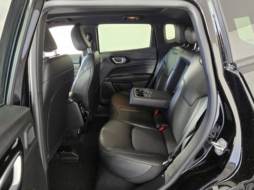New 2026 Jeep Compass Latitude w/ Sun and Sound Group image 8