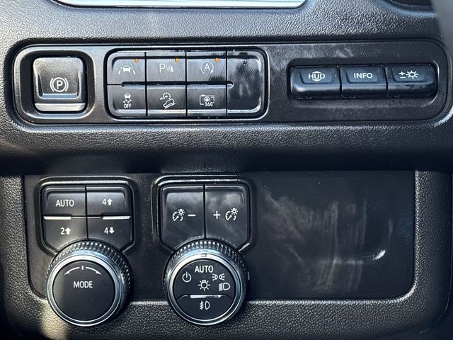 Used 2024 GMC Yukon XL AT4 w/ Technology Package image 18