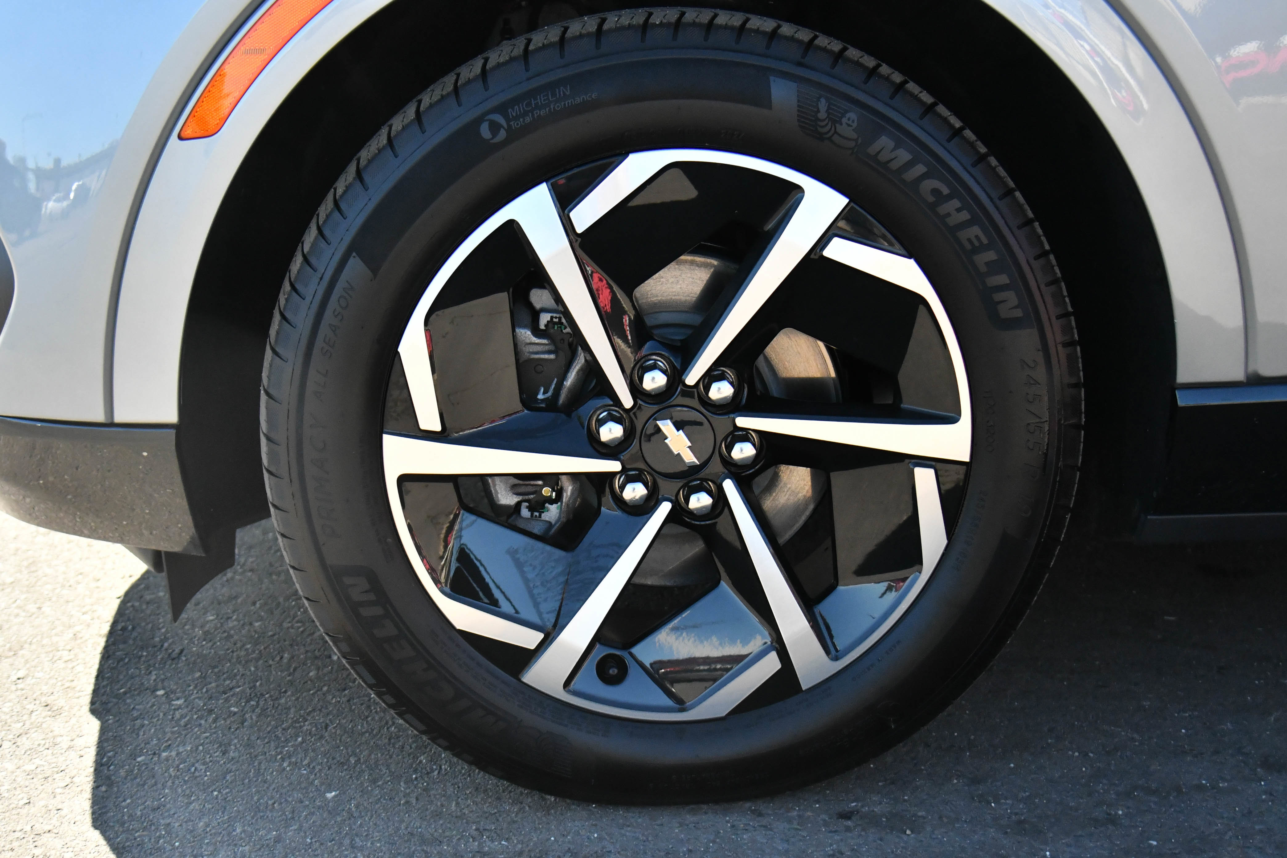 Used 2025 Chevrolet Equinox EV LT w/ Convenience Package image 12