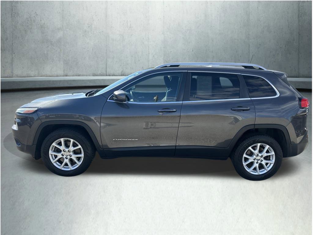 Used 2016 Jeep Cherokee Latitude w/ Cold Weather Group AWD/4WD image 2