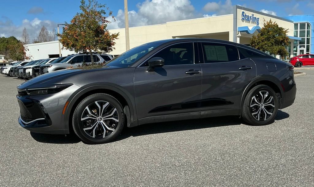 Used 2023 Toyota Crown XLE image 2