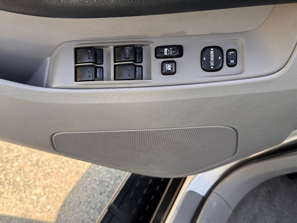 Used 2007 Toyota 4Runner SR5 AWD/4WD image 16