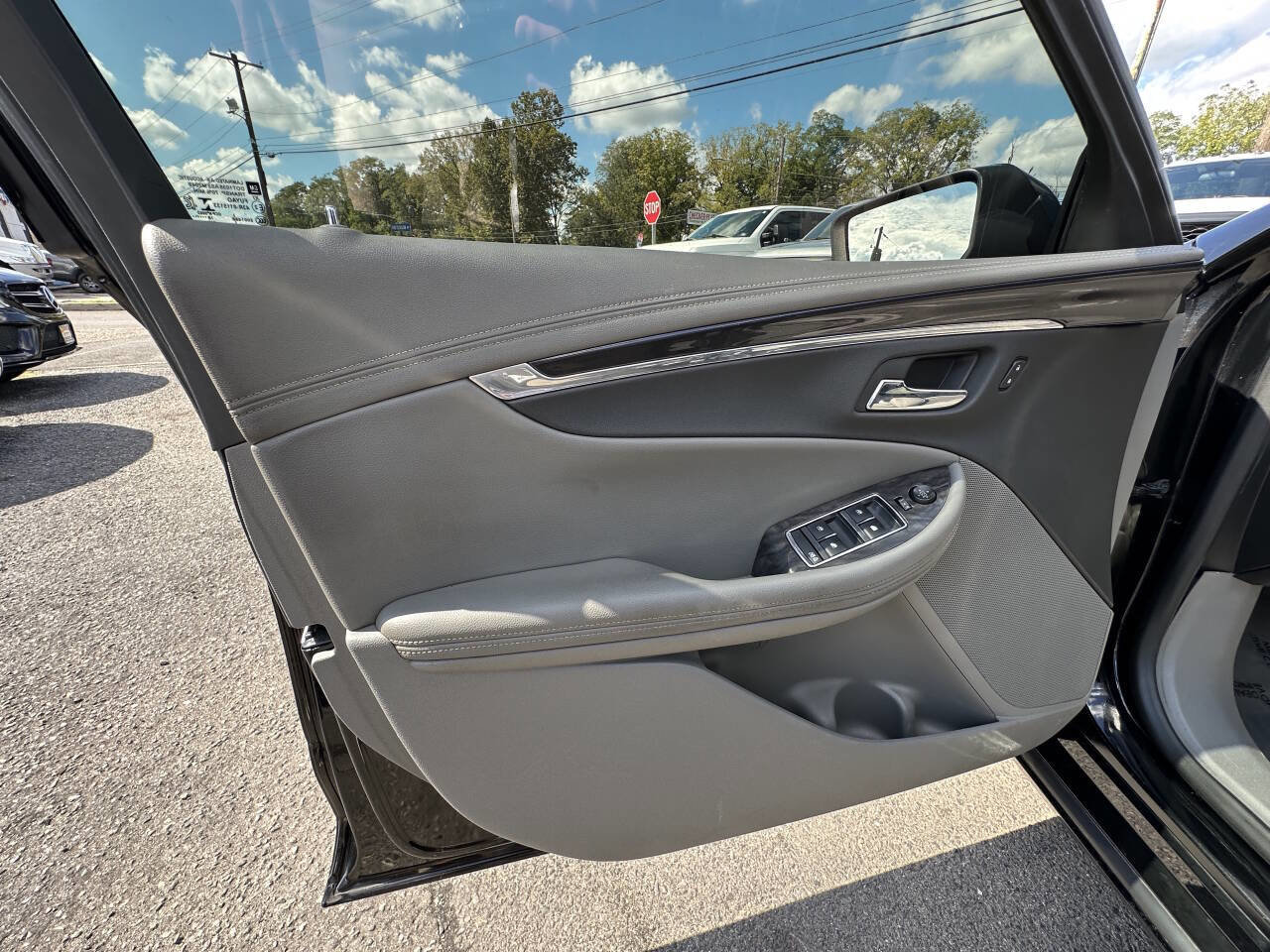 Used 2014 Chevrolet Impala LT w/ Convenience Package FWD image 9