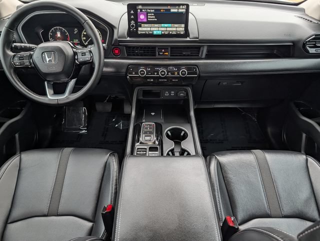 Used 2025 Honda Pilot Touring image 11