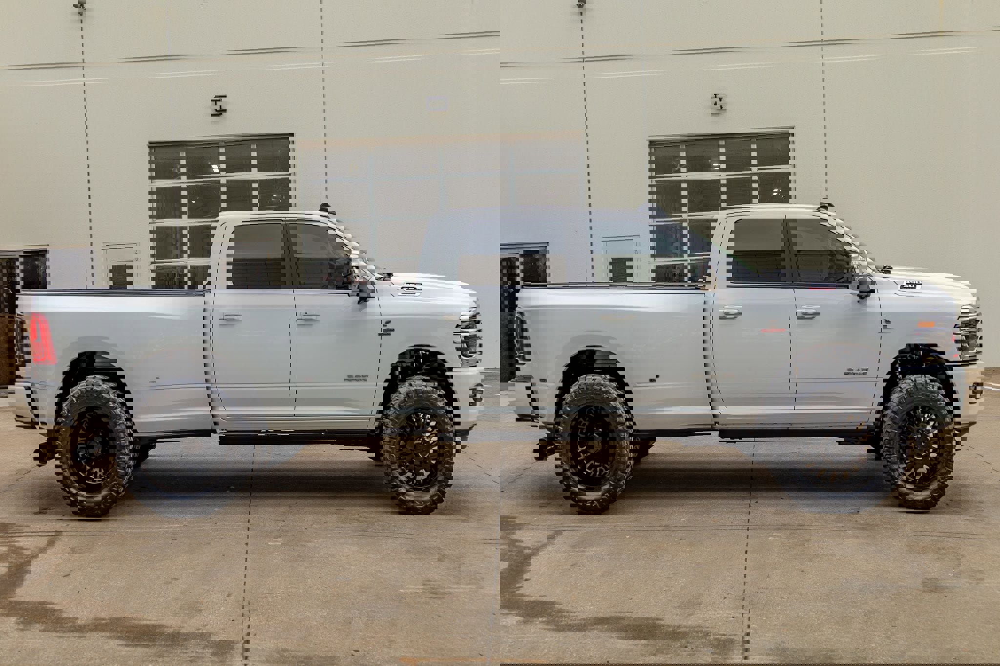 Used 2025 RAM 3500 Laramie image 11