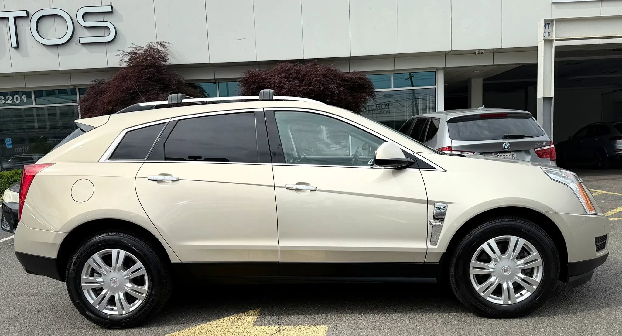 Used 2012 Cadillac SRX Luxury AWD/4WD image 8