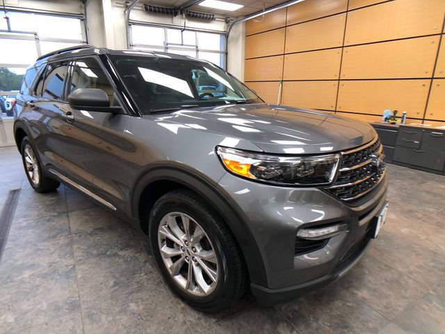 Certified 2024 Ford Explorer XLT w/ Equipment Group 202A AWD/4WD image 1