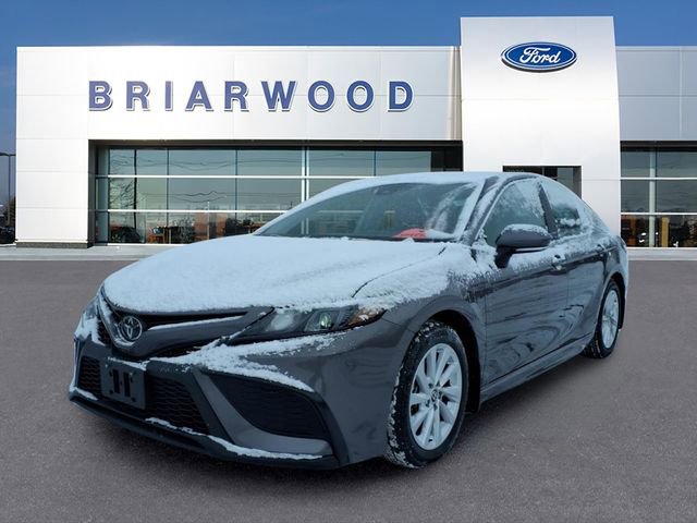 Used 2024 Toyota Camry SE image 1