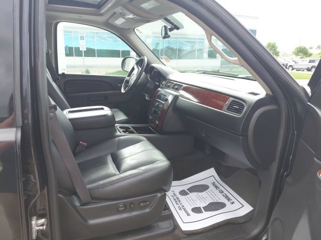 Used 2012 Chevrolet Suburban LT w/ Luxury Package AWD/4WD image 9