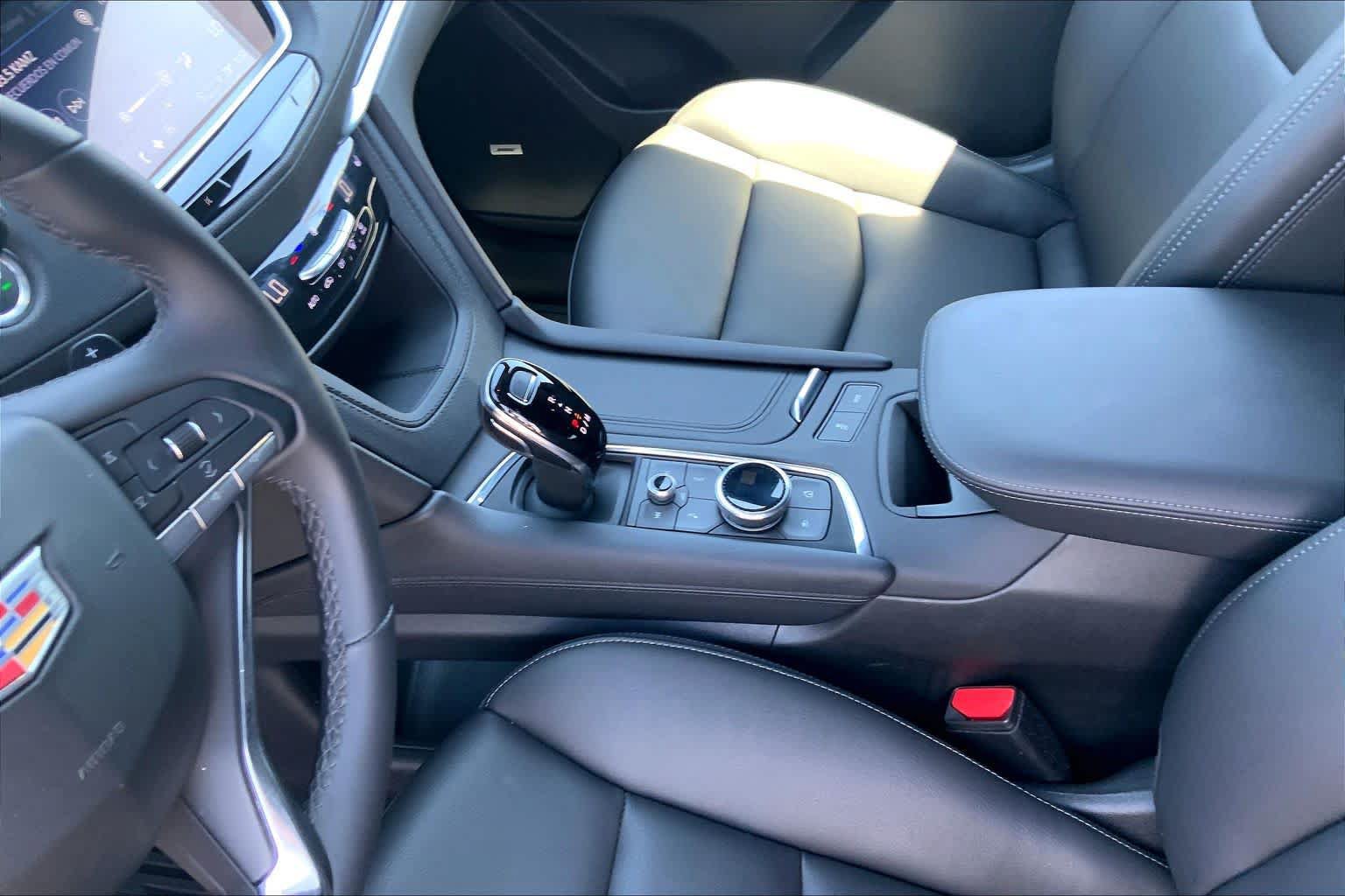 Used 2025 Cadillac XT6 Luxury FWD image 17