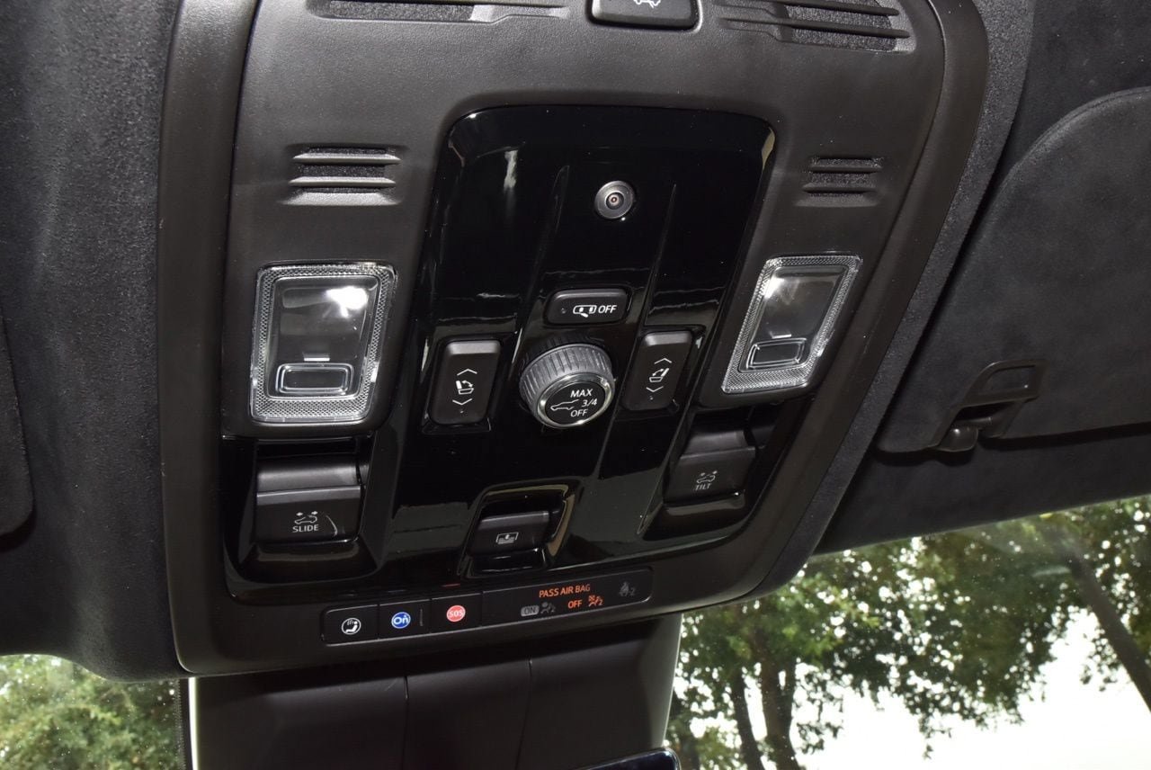 Used 2025 Cadillac Escalade ESV Premium Luxury Platinum AWD/4WD image 35