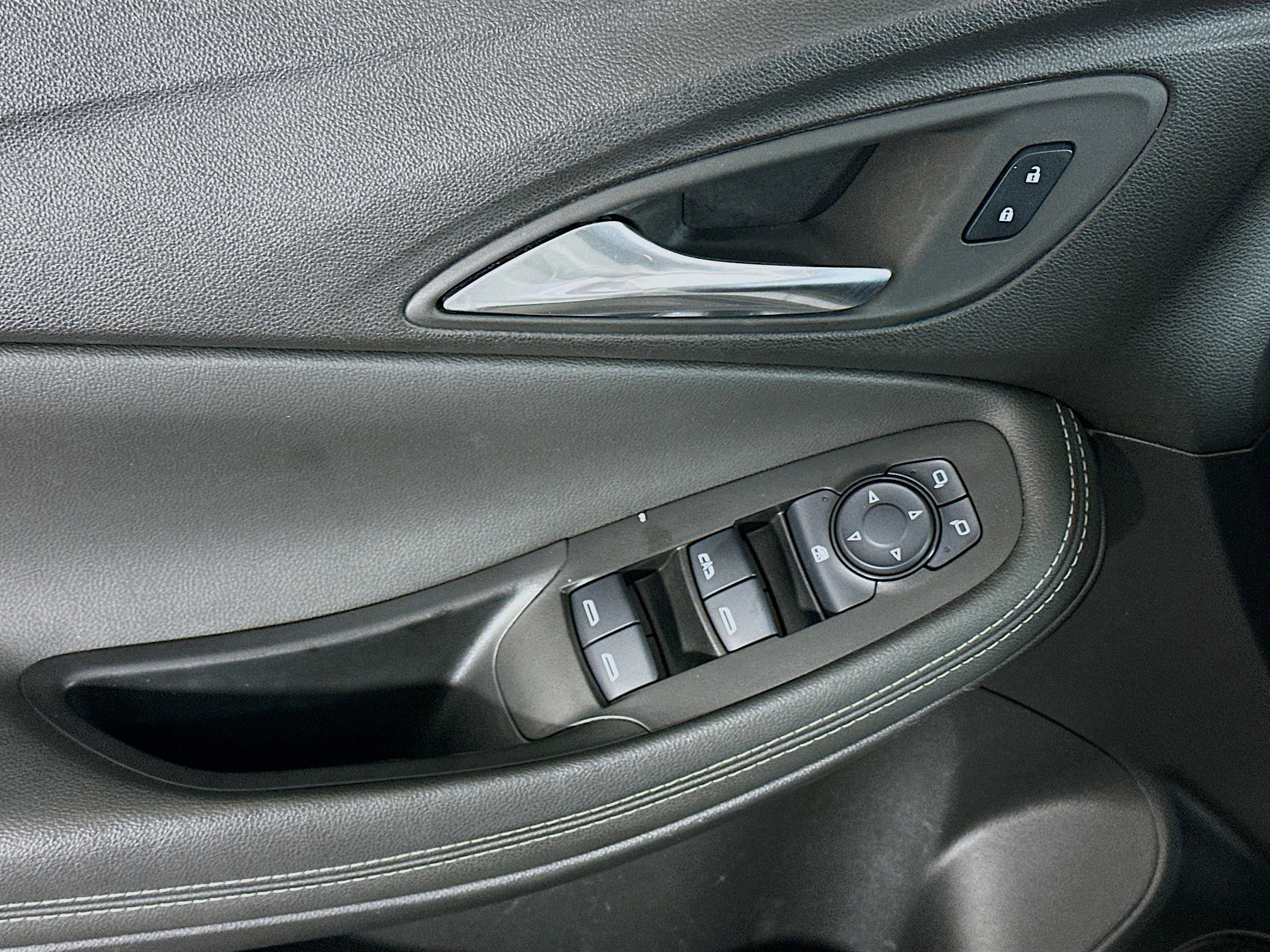 Used 2024 Buick Encore GX Sport Touring image 15