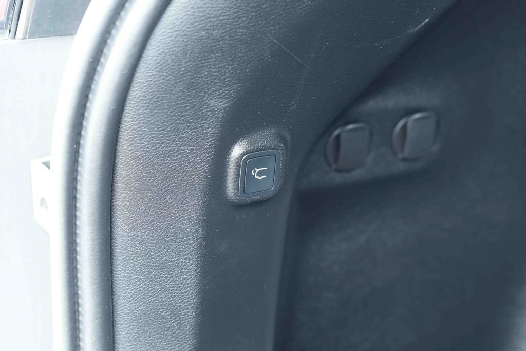 Used 2021 Jeep Cherokee Limited AWD/4WD image 14