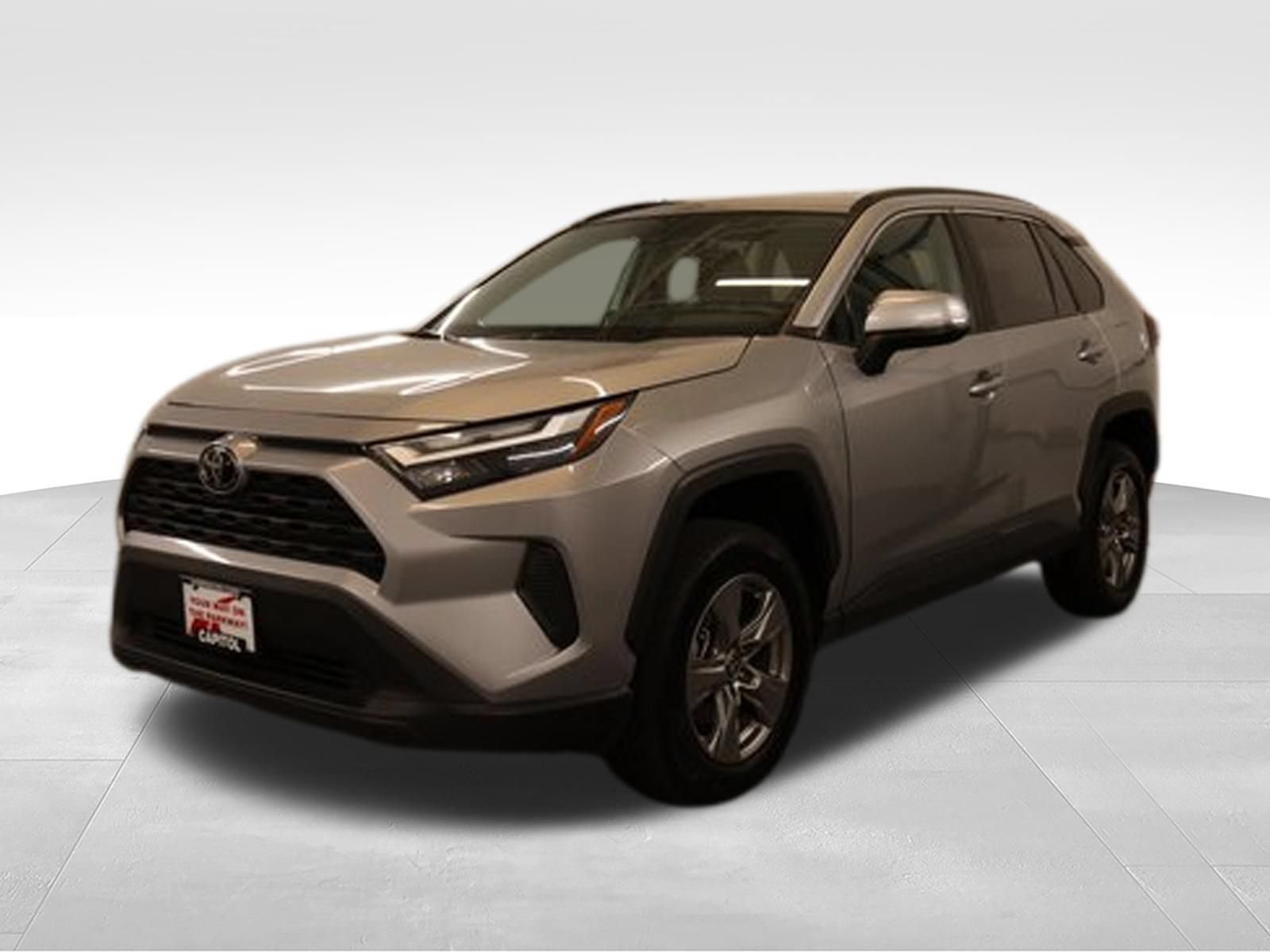 Used 2025 Toyota RAV4 XLE AWD/4WD image 5