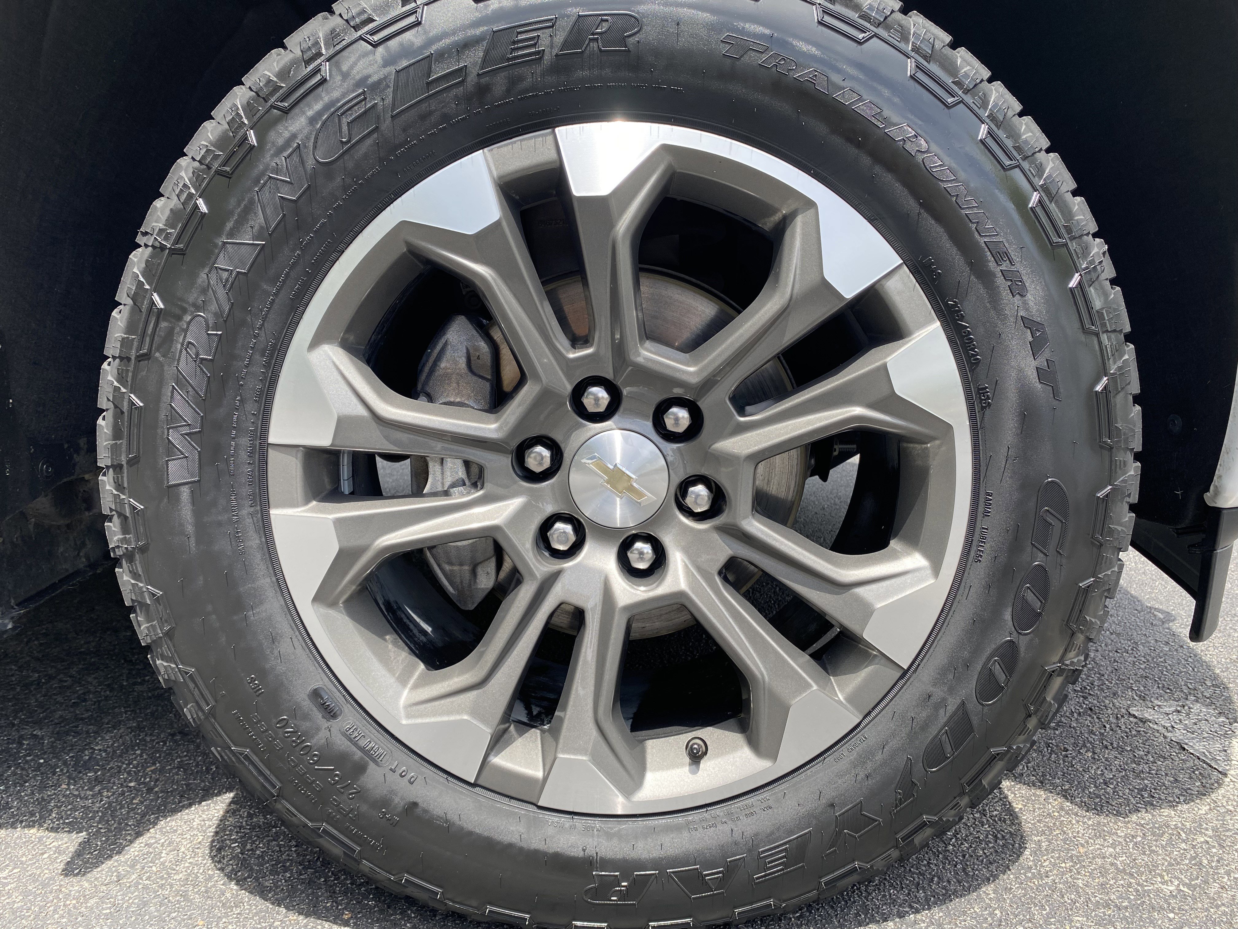 Used 2024 Chevrolet Silverado 1500 High Country w/ Technology Package AWD/4WD image 13
