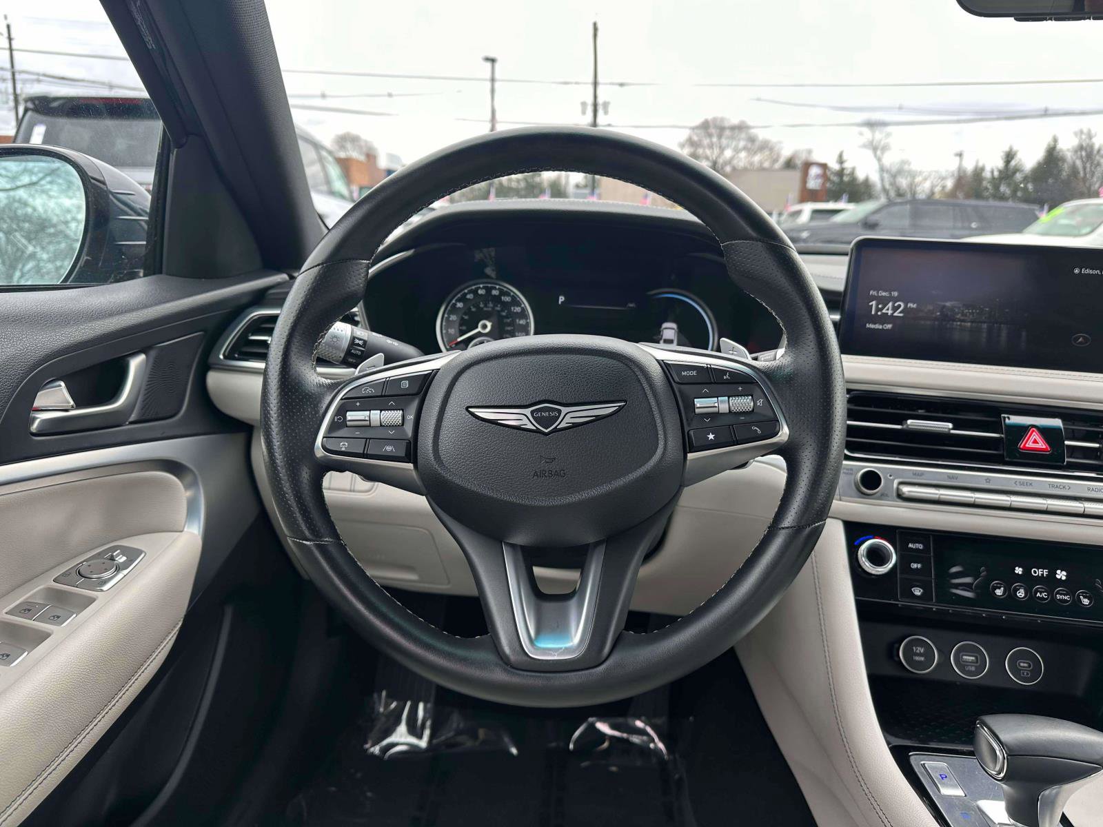 Used 2024 Genesis G70 2.5T image 13