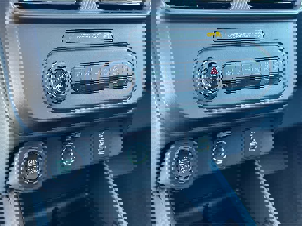 New 2025 Ford Maverick XLT w/ XLT Luxury Package image 28