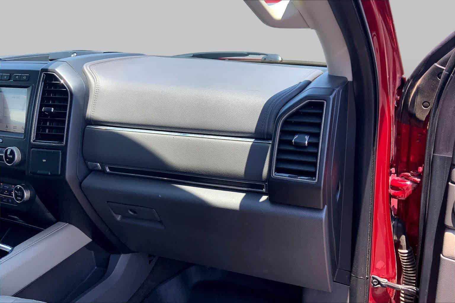 Used 2019 Ford Expedition Limited w/ Equipment Group 302A RWD image 19