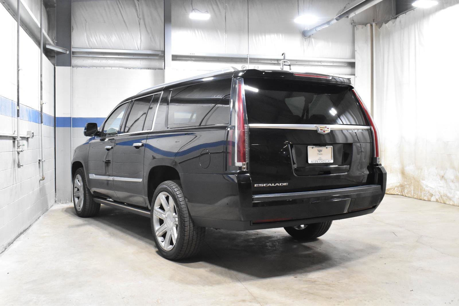 Used 2019 Cadillac Escalade ESV Premium Luxury AWD/4WD image 27