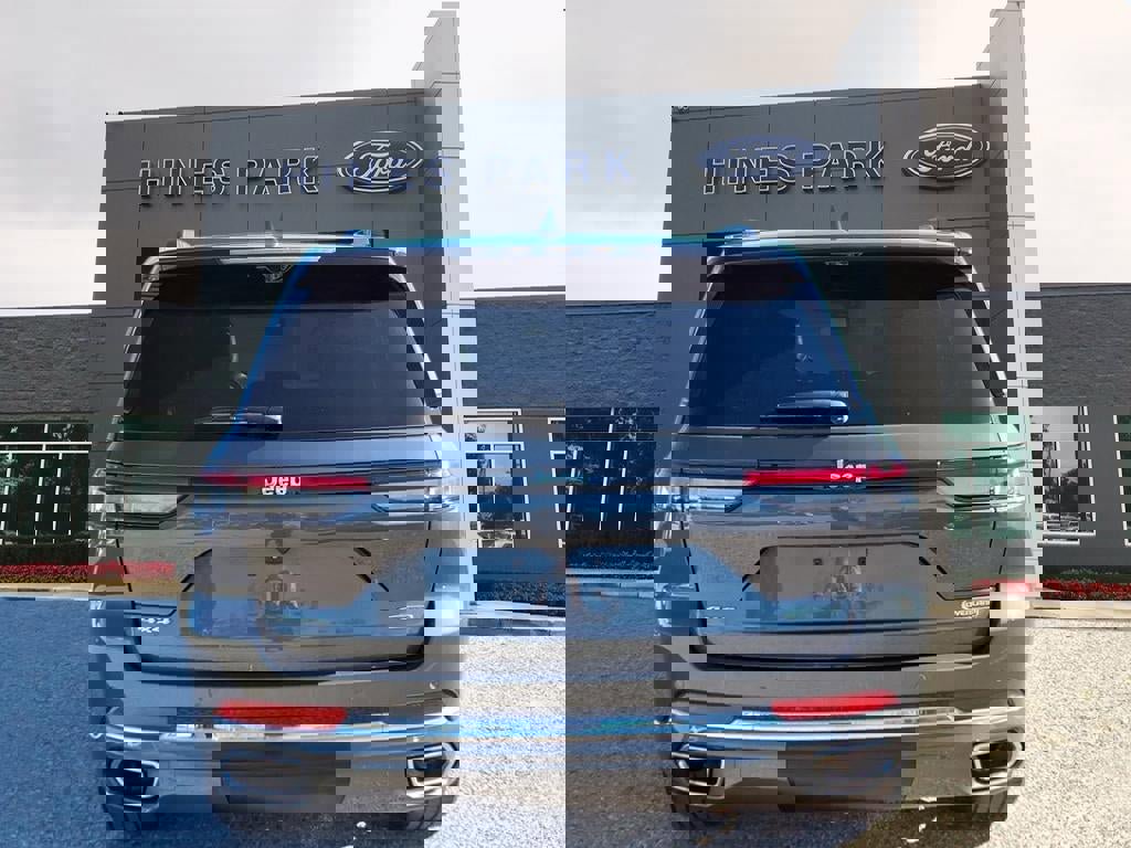 Used 2022 Jeep Grand Cherokee Overland w/ Luxury Tech Group IV image 6