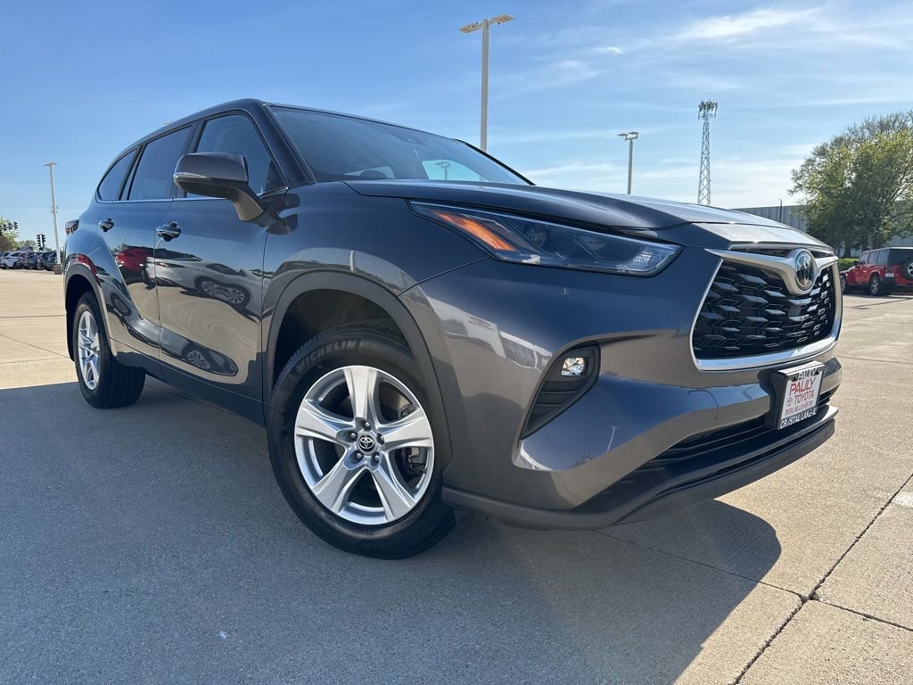 Certified 2024 Toyota Highlander LE AWD/4WD image 2