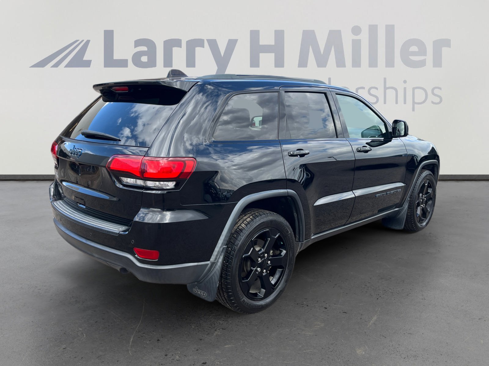Used 2018 Jeep Grand Cherokee Laredo image 5