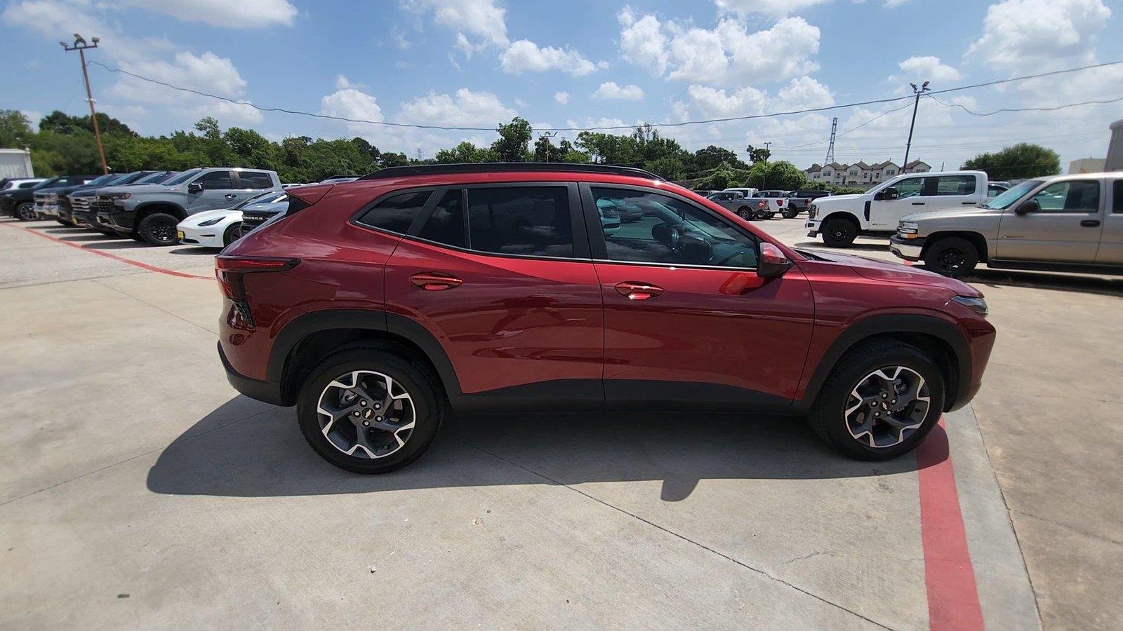 Certified 2024 Chevrolet Trax LT w/ LT Convenience Package FWD image 8