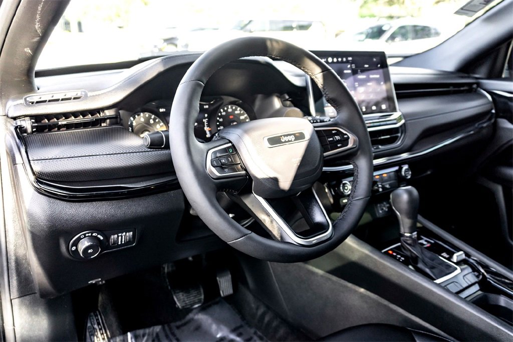 New 2025 Jeep Compass Latitude w/ Altitude Special Edition image 15