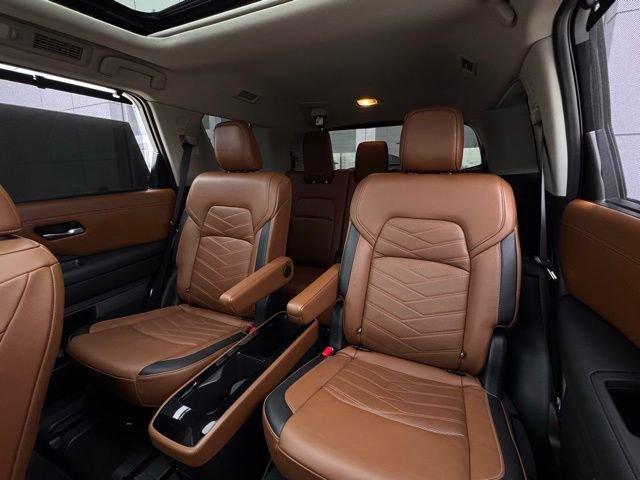 Used 2022 Nissan Pathfinder Platinum w/ Cargo Package image 5