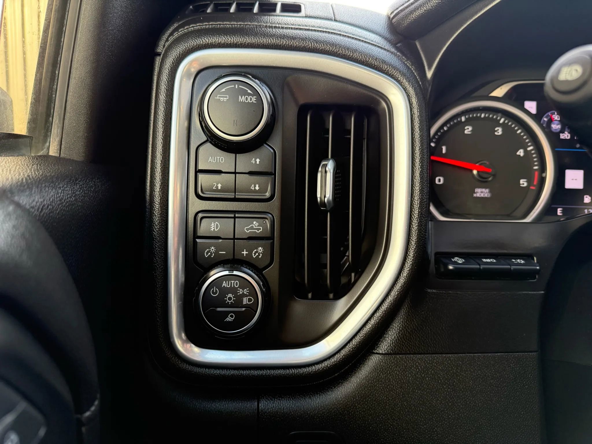 Used 2020 Chevrolet Silverado 2500 High Country w/ Technology Package image 20