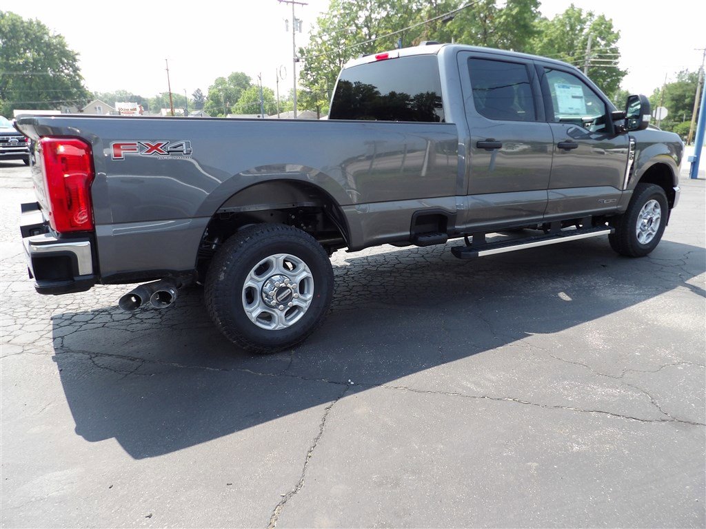 New 2025 Ford F350 XLT w/ FX4 Off-Road Package image 11