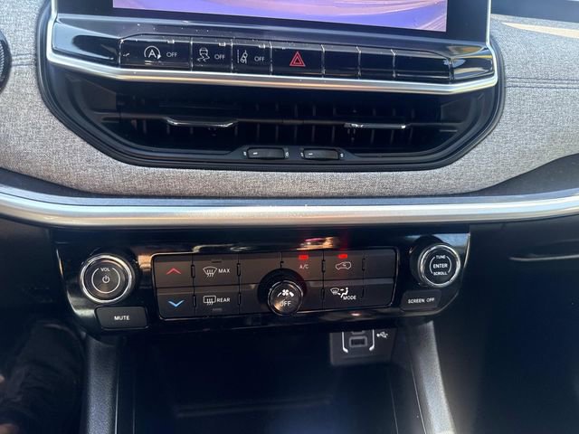 Used 2024 Jeep Compass Latitude image 25