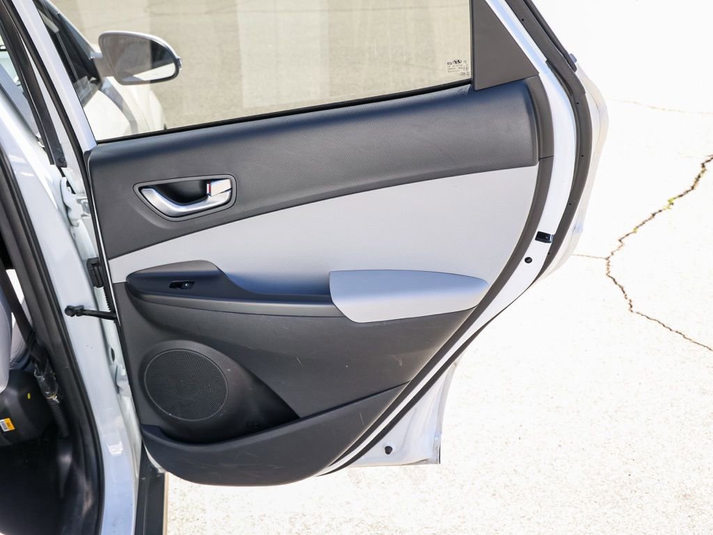 Used 2023 Hyundai Kona SE image 19