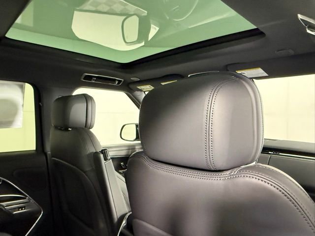 New 2025 Land Rover Range Rover SE image 29