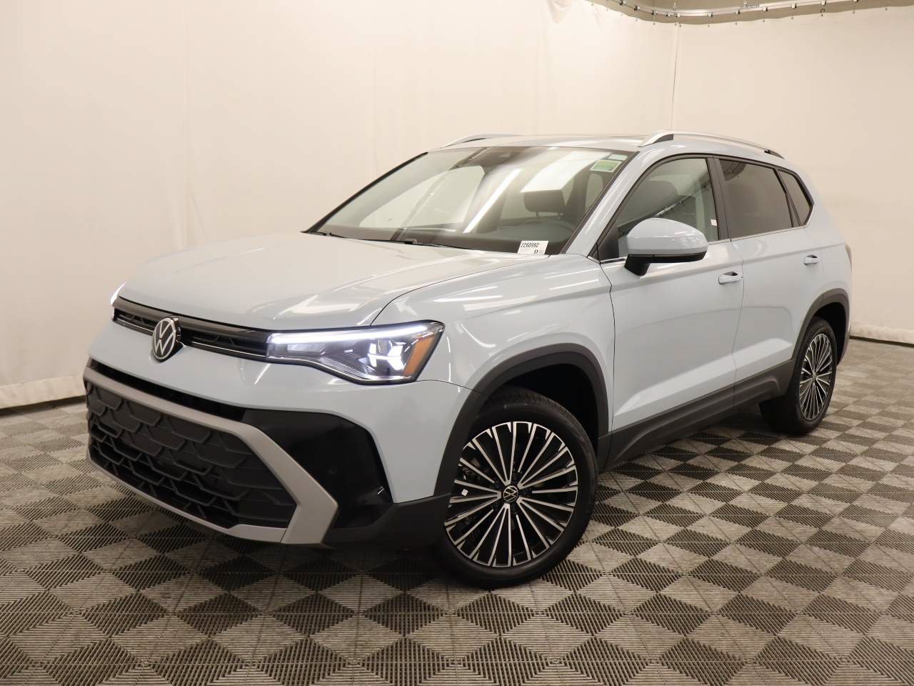 New 2026 Volkswagen Taos SE FWD image 1