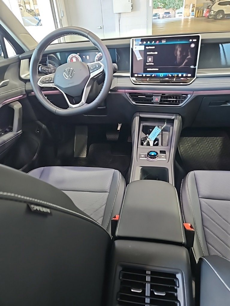 New 2025 Volkswagen Tiguan SE image 25