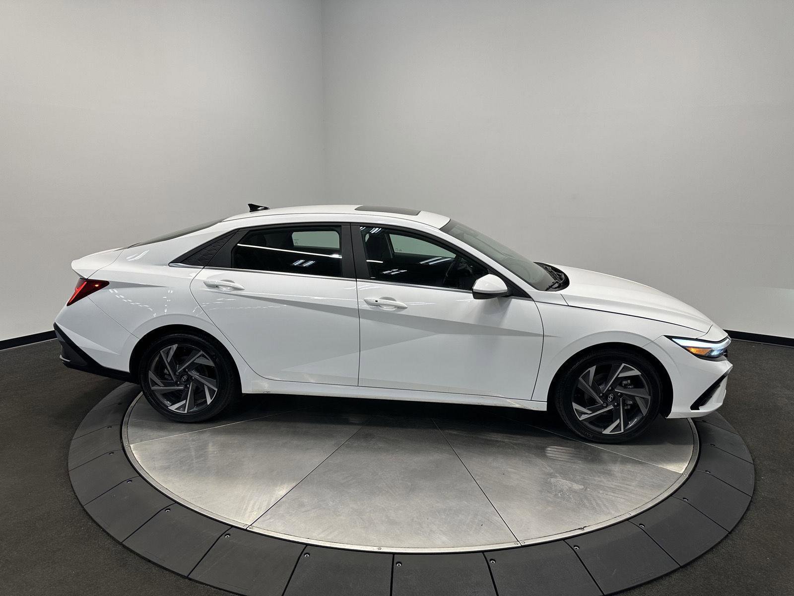 Certified 2024 Hyundai Elantra SEL w/ Convenience Package FWD image 8